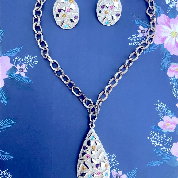 Sarah Coventry Jewelry - Vintage Sarah Coventry necklace and earring set